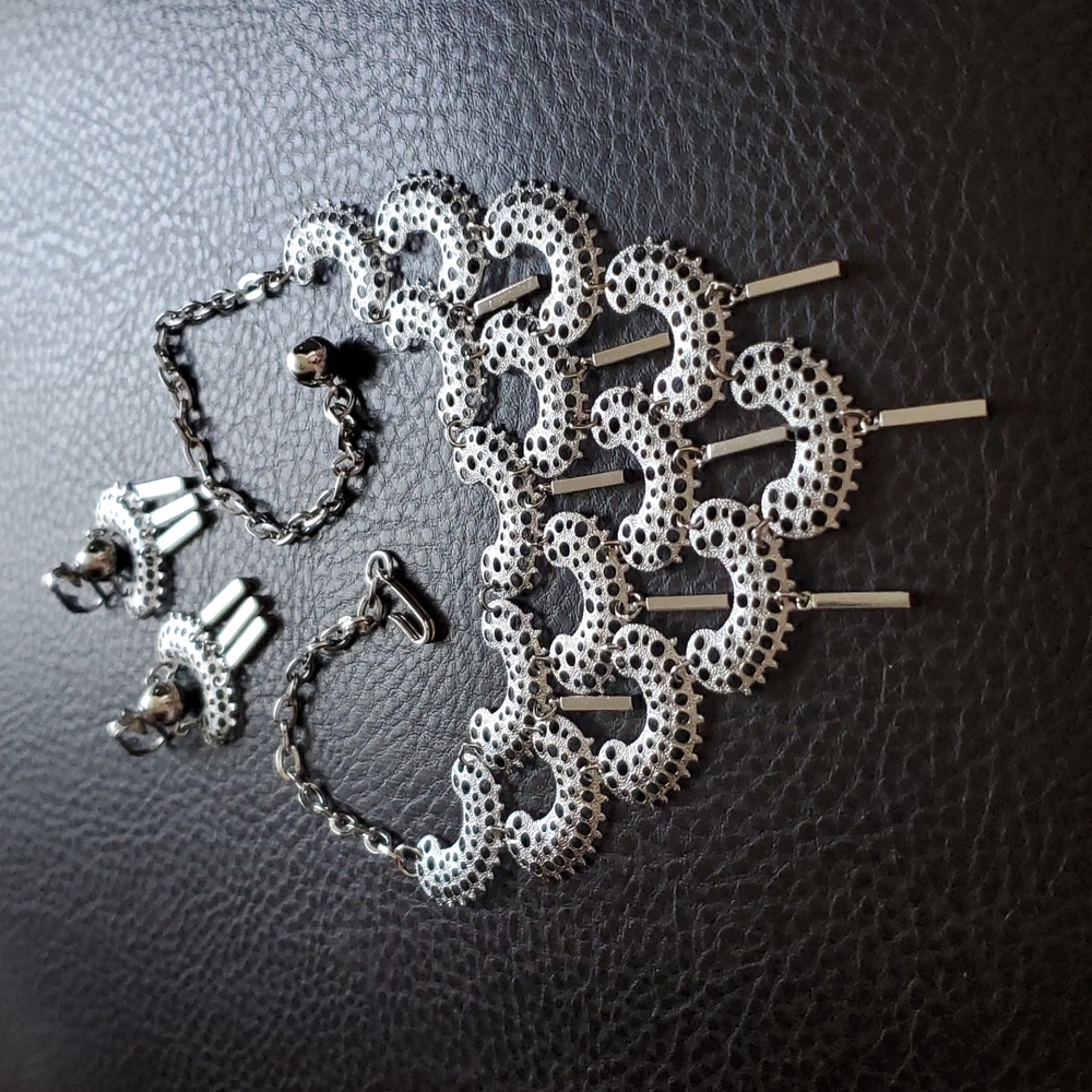 VTG Sarah Coventry necklace & clip earring set